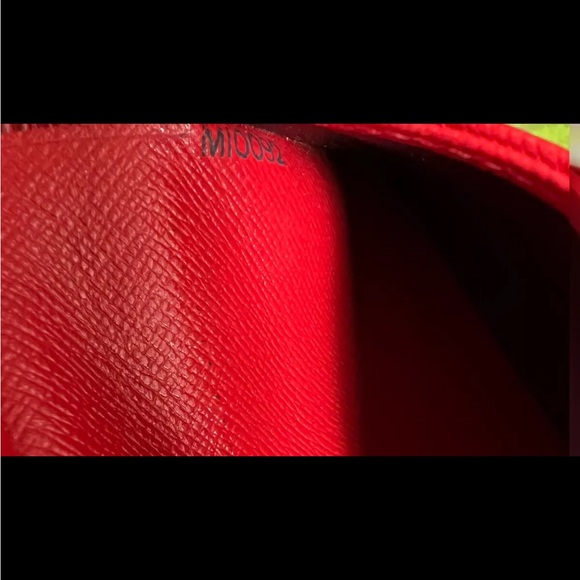 Authentic Louis Vuitton Epi Kiss Lock Wallet - Picture 12 of 12